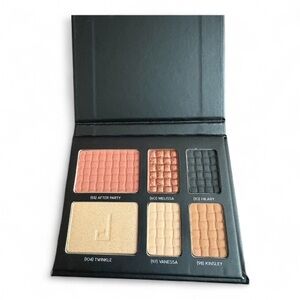 Doucce New On The Go Makeup Palette Eyeshadows Highlighter & Blush